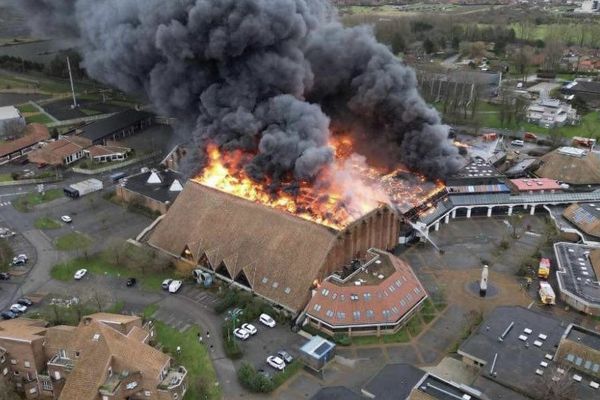 Le sportica et sa salle de basket du BCM en proie aux flammes.