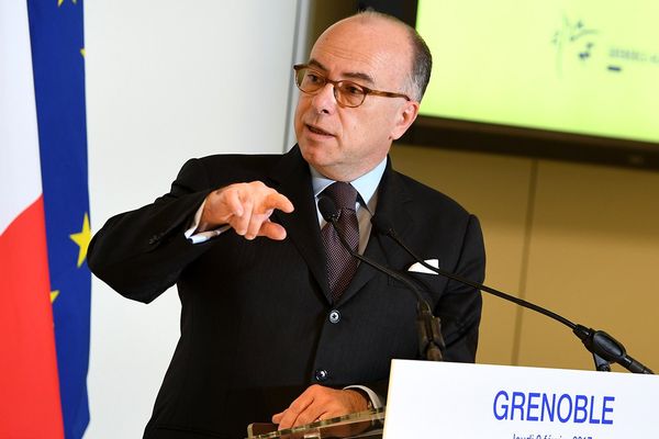 Le Premier ministre Bernard Cazeneuve en déplacement à Grenoble, le 9 février 2017. 