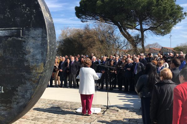 A La Rochelle, la cérémonie d'hommage à Michel Crépeau, organisée 20 ans après sa mort, s'est déroulée sur le Vieux Port.