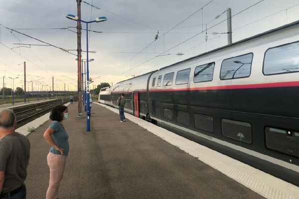 TGV Paris-Strasbourg arrêté en gare de Réding après l'accident de Brumath, dimanche 16 août 2020