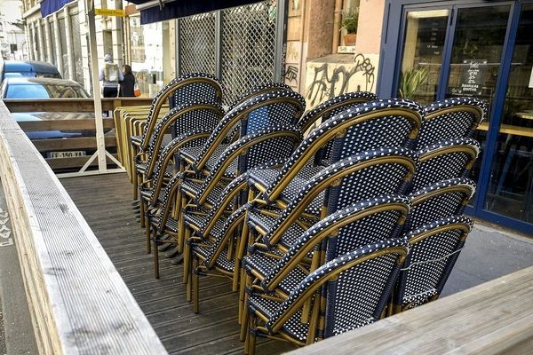  Lyon - les bistrots, cafés et restaurants fermés en raison de la pandémie de Covid-19 depuis le 14 mars vont pouvoir rouvrir à partir du 2 juin en zone verte. 