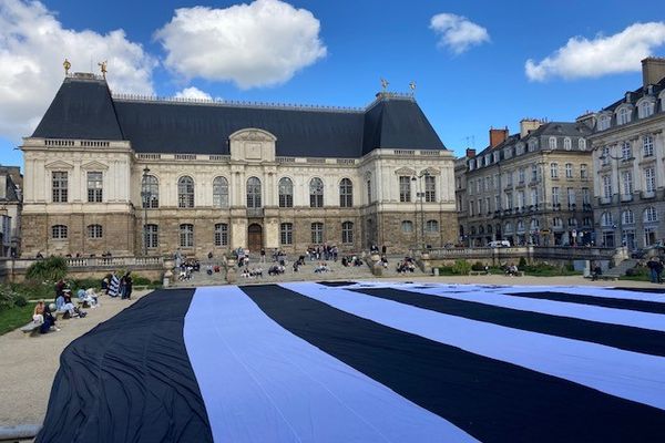 Drapeau breton sur Twitter : et pourquoi pas le drapeau normand ? - France  Bleu