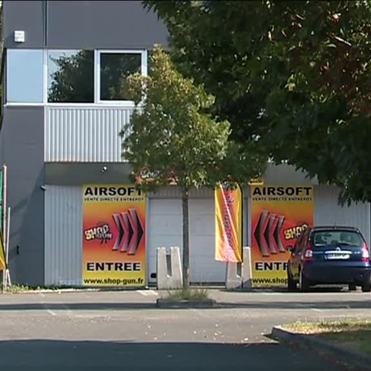 Mérignac : casse à la voiture-bélier dans un magasin de répliques darmes,  trois hommes en fuite