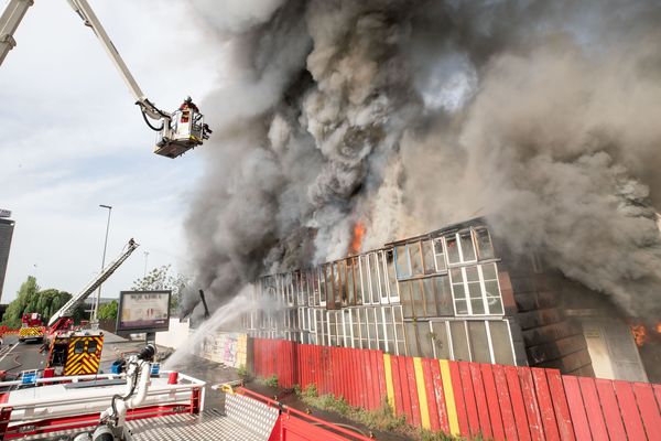 Un incendie s'est déclenché dimanche 22 avril au matin dans un centre d'hébergement géré par l'association Emmaüs Coup de main à Saint-Denis (Seine-Saint-Denis).