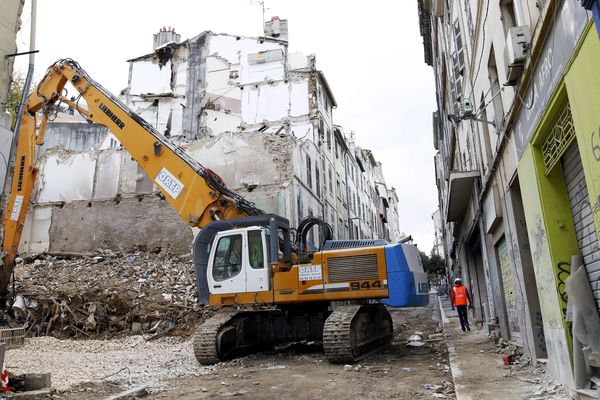 Les immeubles effondrés de la rue d'Aubagne étaient des constructions dites "des trois fenêtres" dont l'origine remonte au 18° siècle. Des constructions à base de mortier dont la cohésion a depuis longtemps disparu