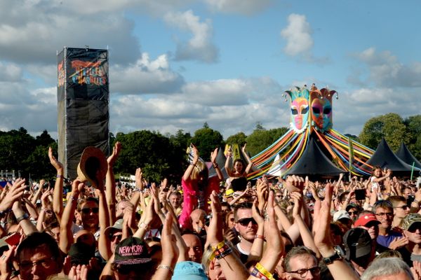 Le festival des Vieilles Charrues fête sa 32e édition en 2024. Si les conflits avec la mairie de Carhaix ne trouvent pas d'issues favorables, le rendez-musical phare pourrait s'arrêter.