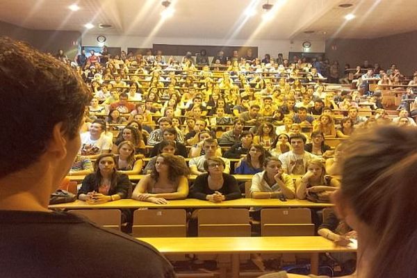 Béziers (Hérault) - assemblée générale au centre universitaire - 19 septembre 2013.