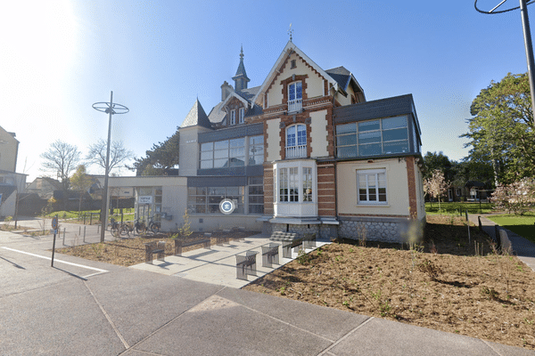 La mairie de Donville-les-Bains.