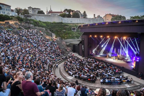 La colline de Fourvière et son théâtre antique pendant un concert en 2021