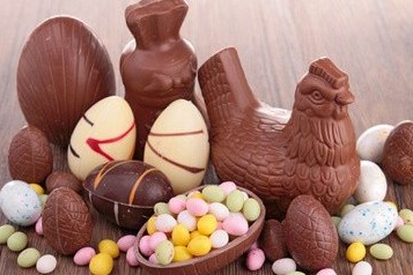 Pour les vacances de Pâques, offrez vous ou a votre enfant un moment de gourmandise. Accompagné d'un chef, vous et vos "bouts de choux" passeront un moment ludique où vous apprendrez à confectionner de succulents chocolats.