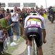 Une casquette blanche a été jetée dans les roues de Mahtieu Van der Poel, dimanche sur le Paris-Roubaix 2024.