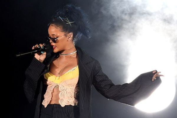 Rihanna en tournée mondiale en 2016, mais toujours pas de date pour son album.