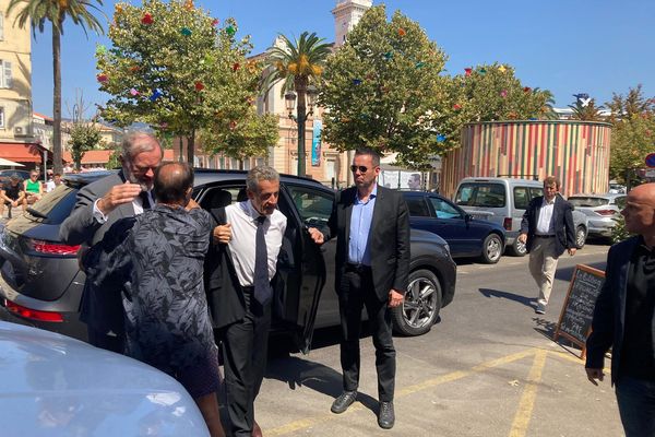 Nicolas Sarkozy est arrivé aux alentours de 13h en Corse ce samedi 26 août.