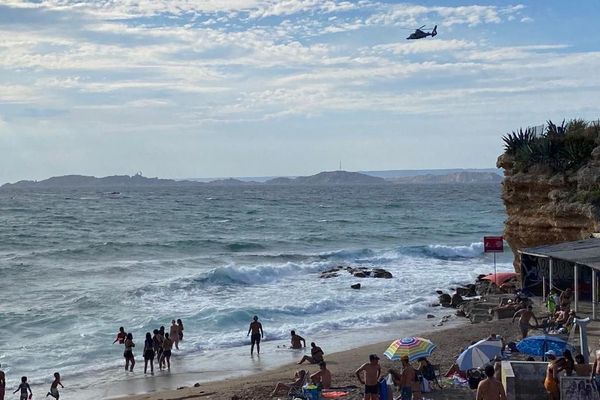 Les recherches pour tenter de retrouver la personne disparue au large des Goudes à Marseille sont toujours en cours.