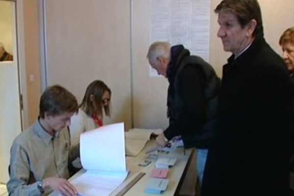 Des bureaux de vote trop petits pour la mobilisation des militants.