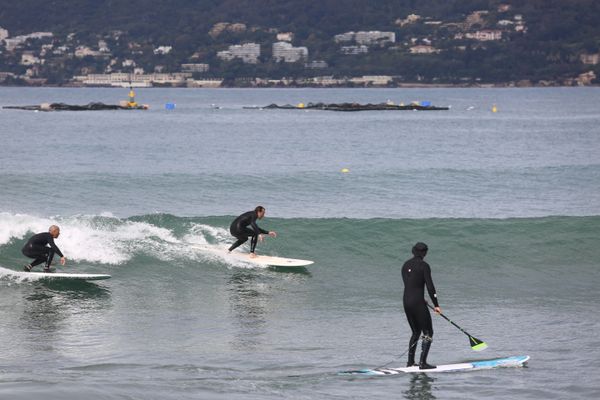 Nicolas Loth sort un documentaire sur le surf en Méditerrannée.