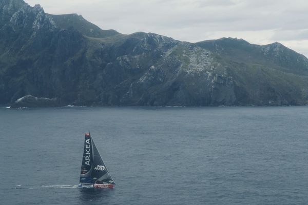 Ce 23 décembre 2024 à 23h 36min 50sec (UTC) pour Yoann Richomme, et seulement 9 minutes et 30 secondes plus tard pour Charlie Dalin, les deux solitaires ont franchi le Cap Horn