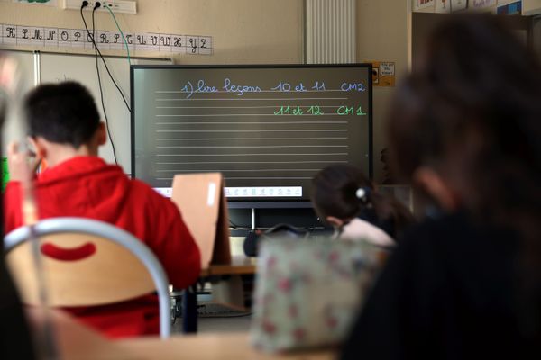 Manque de moyens, manque de personnels, enseignants usés..., l'école est en danger pour le SNUipp-FSU.