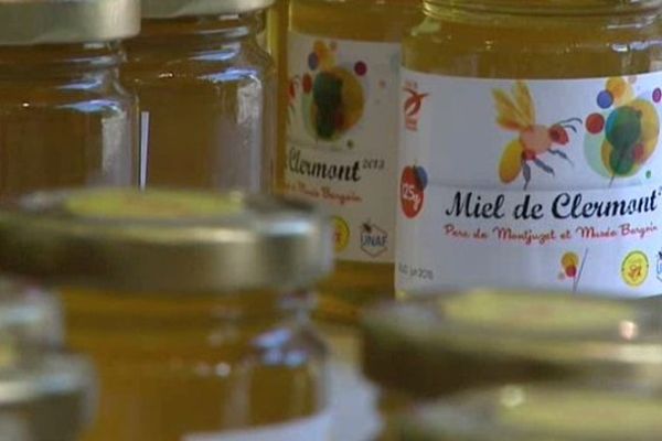 Fluide, doré et onctueux : Le miel des six ruches de la Ville de Clermont-Ferrand a été mis en pot, et garanti sans pesticides.