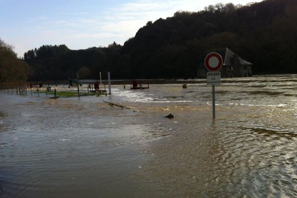 Le pic de crue de la Vilaine au Moulin du Boël près de rennes