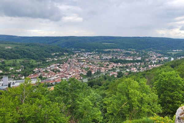 A partir du 10 juin 2024, la commune de Pont-de-Roide-Vermondans va perdre la moitié de ses médecins. Trois d'entre eux, sur les 6 médecins totaux, vont déménager à 20 km, à Anteuil.