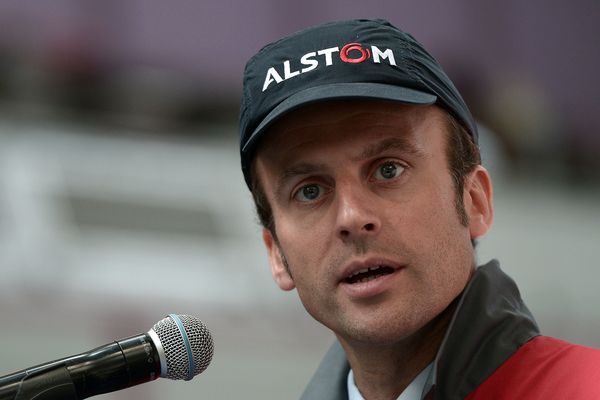 Emmanuel Macron lors d'une visite chez Alstom, en 2015. 