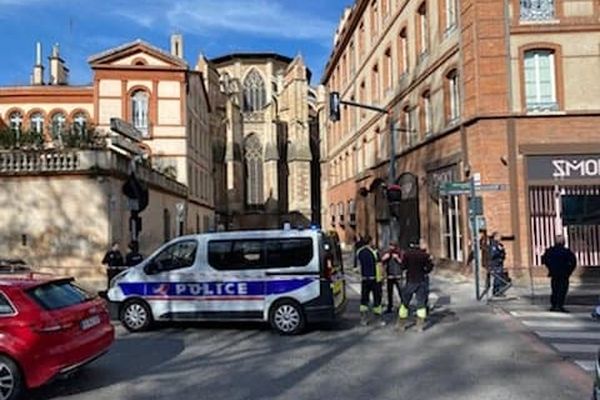 Le quartier de la cathédrale Saint-Etienne à Toulouse bouclé à cause d'un colis suspect.