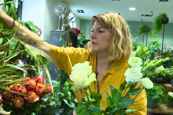 Pauline Gaudré, jeune fleuriste à Rennes, va participer à la 45e édition de l'Oscar des jeunes fleuristes, les 18 et 19 septembre 2022, à Tours.