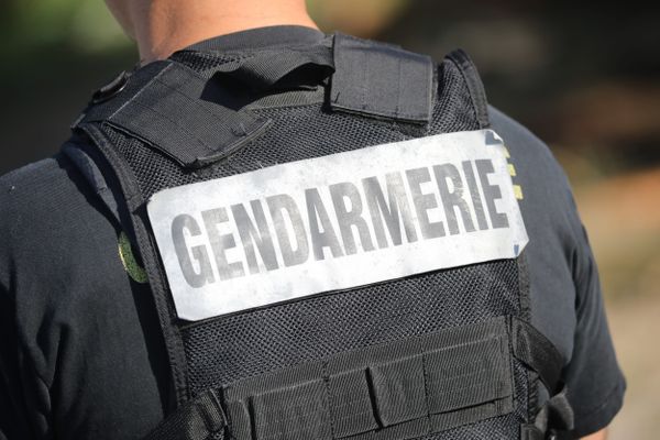 Un homme poignarde son ex-compagne dans l'Ain : le fuyard a été interpellé après un appel à témoins des gendarmes. (illustration archives)