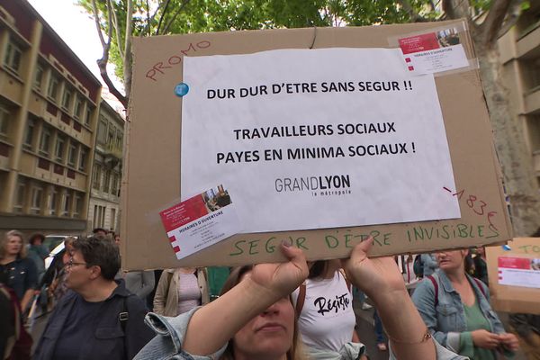 Les personnels du secteur médico-social se disent "oubliés" du Ségur de la Santé - la manifestation lyonnaise 31/5/22