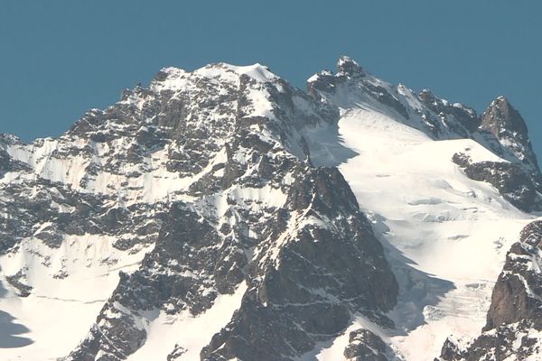 Les massifs des Alpes du Sud sont passé en risque fort Avalanche, c'est à dire 4 à 5 en raison des fortes précipitations de ces derniers jours au dessus de 2000 mètres prévient la préfecture des Hautes-Alpes ce jeudi.