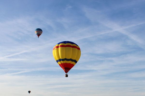 Montgolfières dans le ciel - Illustration