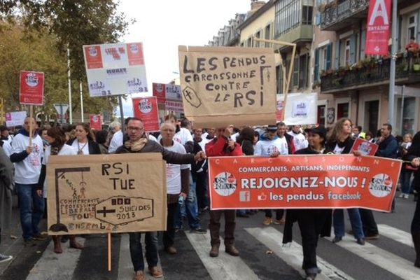 Manifestation des "pendus" le 17 novembre 2014 dans les rues de Carcassonne 