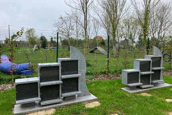 Le columbarium de Vannes peut accueillir jusqu'à 18 urnes pour animaux de compagnie