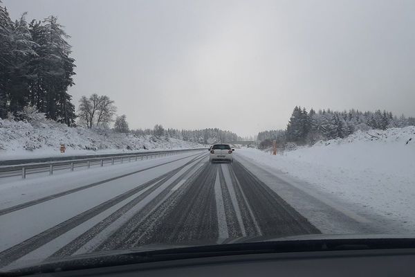 Des restrictions de circulation sont effectives dans le Puy-de-Dôme en raison de fortes chutes de neige attendues ce dimanche 27 décembre. (Photo d'illustration).