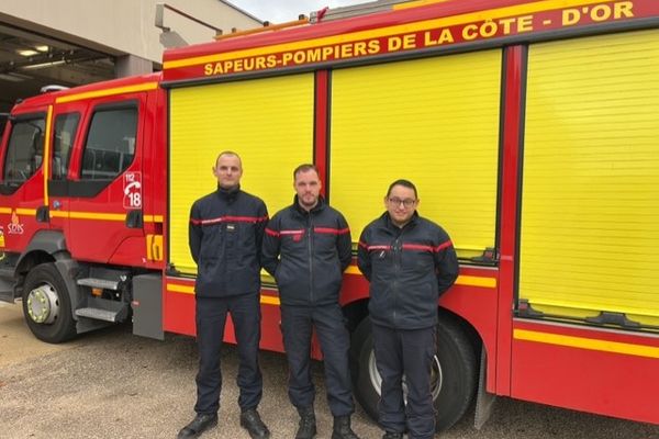 Romuald, Brandon et Anthony sont pompiers-volontaires au SIDS 21 depuis plus de dix ans.