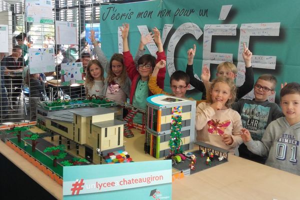 Les enfants de Châteaugiron étaient invités à construire un lycée en lego - 17/09/2017