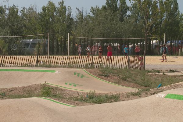 À l'endroit où s'est propagé l'incendie, un espace sports et loisirs a été mis en place.