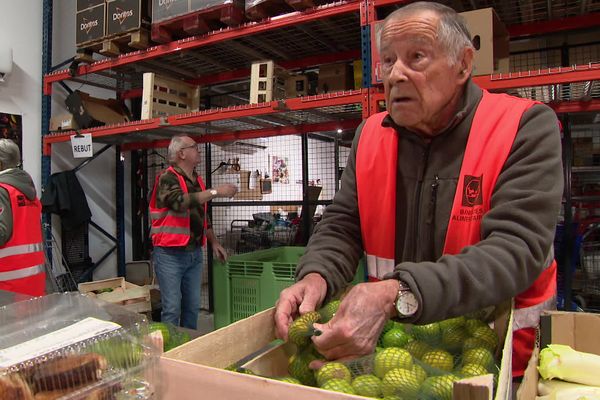 Georges Sintes, 83 ans, est bénévole depuis 12 ans pour la banque alimentaire de l'Hérault.