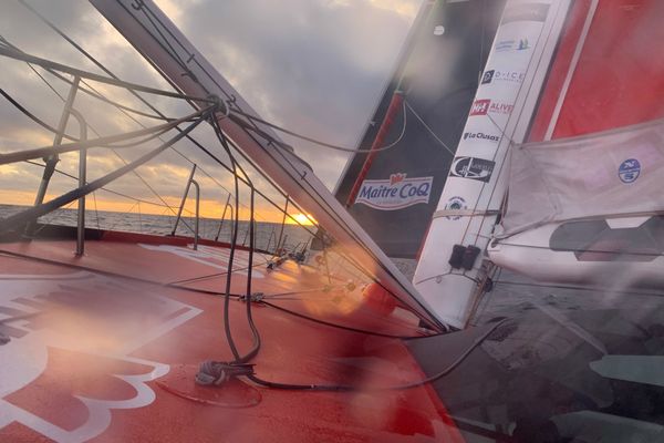 Parti le 8 novembre dernier des Sables d'Olonne, Yannick Bestaven est attendu dans moins de 48 h dans le port vendéen.