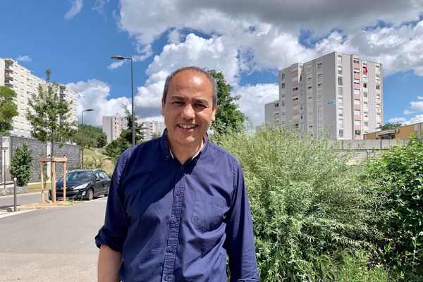 Mohamed Boudjellaba dans le quartier des Vernes à Givors