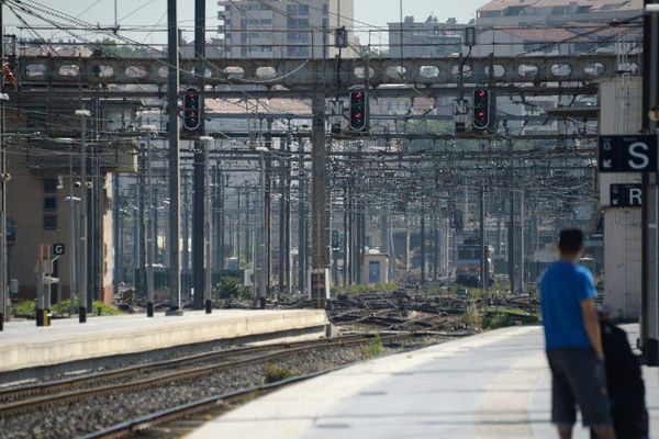 En gare Saint Charles : Le trafic SNCF sera perturbé dès ce mercredi 20 h et jusqu'au vendredi 8h suite à un mouvement de la CGT.