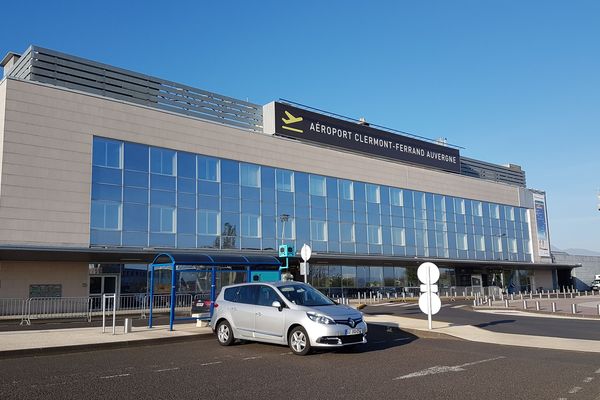 En 2018, l'aéroport de Clermont-Ferrand a compté 425 000 passagers.