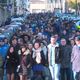 Le cortège a rassemblé plusieurs centaines de personnes, qui avaient toutes, un jour ou l'autre, croisé l'homme en bleu.