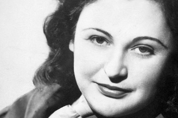 Nancy Wake a eu mille vies. Résistante, elle a sauvé plusieurs centaines de personnes pendant la seconde guerre mondiale depuis Marseille, avant de s'engager dans les services secrets britanniques. 