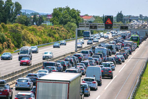 Bison Futé prévoit un trafic dense ce week-end du 14 juillet 2024  avec des bouchons annoncés sur certains axes autoroutiers