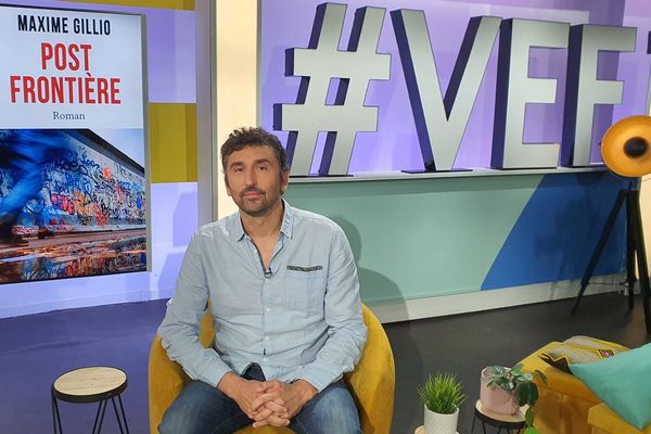 L'écrivain de Dunkerque Maxime Gillio sur le plateau de "Vous êtes formidables" le mardi 26 septembre 2023, pour parler de son roman "Post frontière".