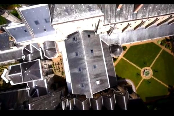 L'abbaye de Solesmes à hauteur de drone
