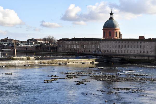 La Garonne est au plus bas durant cet hiver.