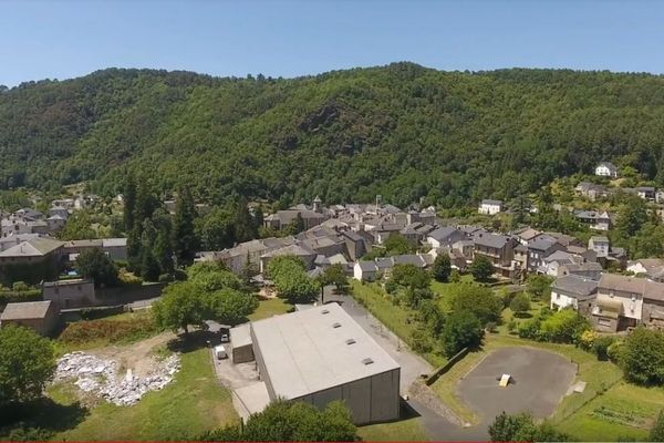 Entre 1940 et 1945, les deux villages tarnais, Vabre et Lacaune, situés à une trentaine de kilomètres l'un de l'autre,ont connu des histoires bien différentes
.  